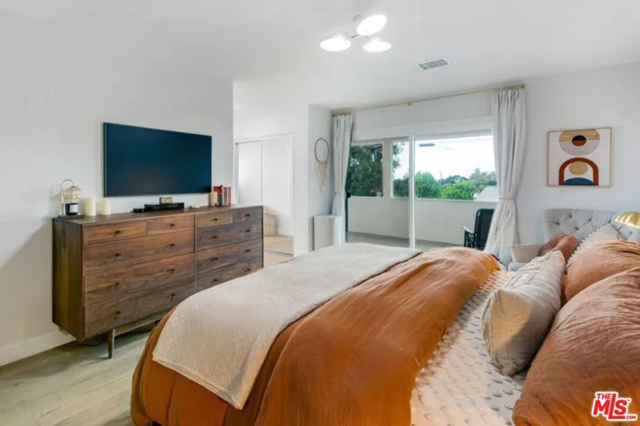 5625 S Sherbourne Drive, Los Angeles, California 90056