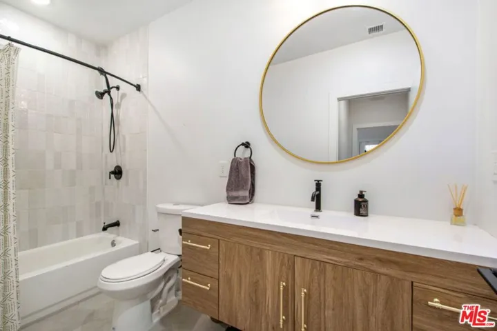 5625 S Sherbourne Drive, Los Angeles, California 90056