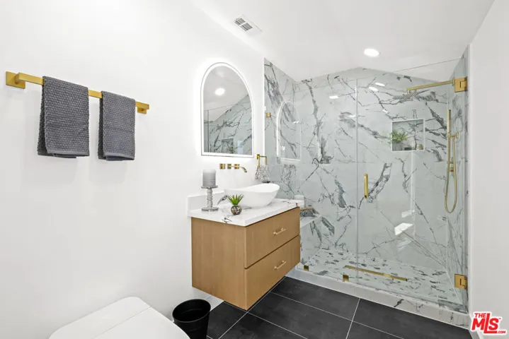 2nd Bathroom