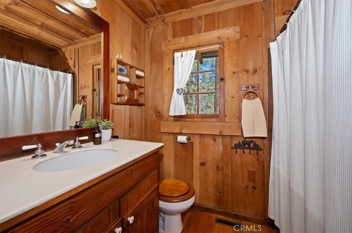 Upstairs Full Bath