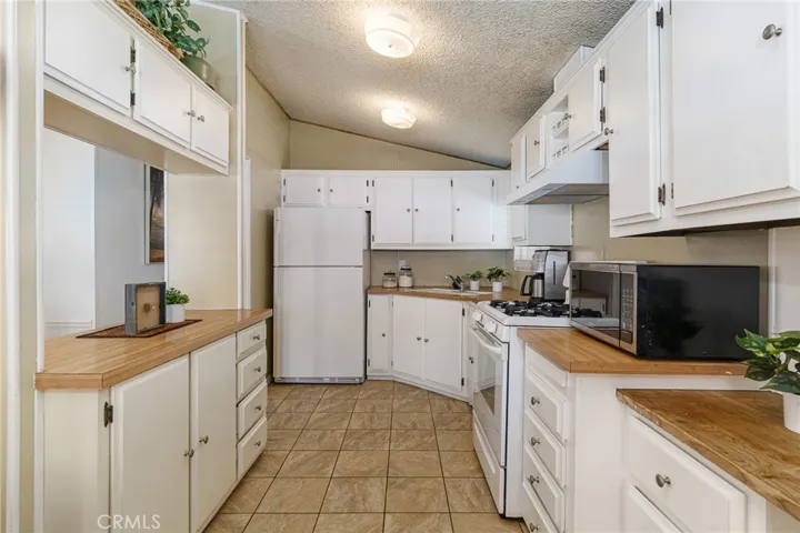 2598 Ayala Drive 42, Rialto, California 92377