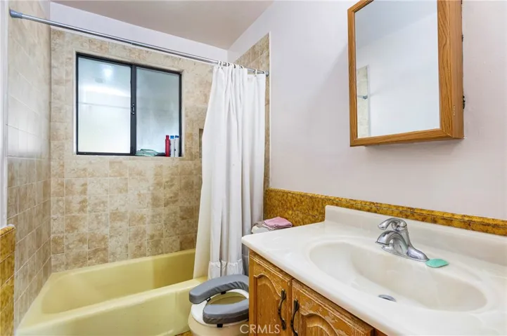 5902 Blackthorne, Lakewood, California 90712