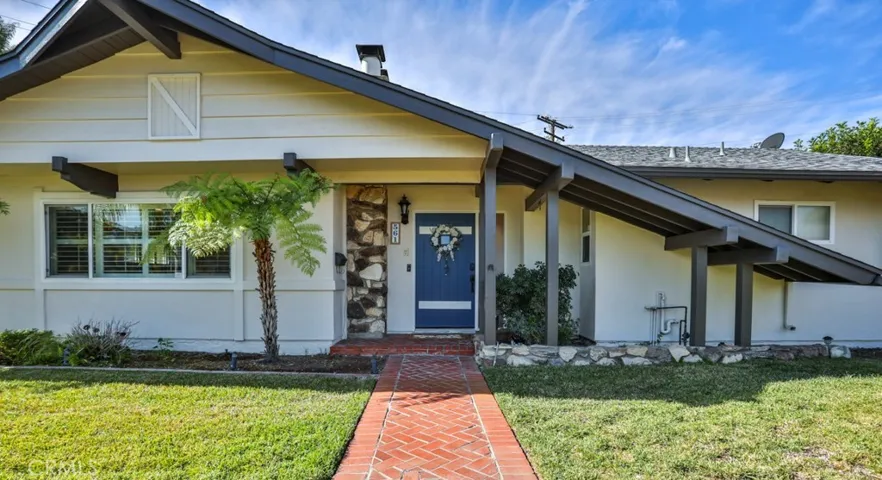 561 Crooked Arrow, Diamond Bar, California 91765