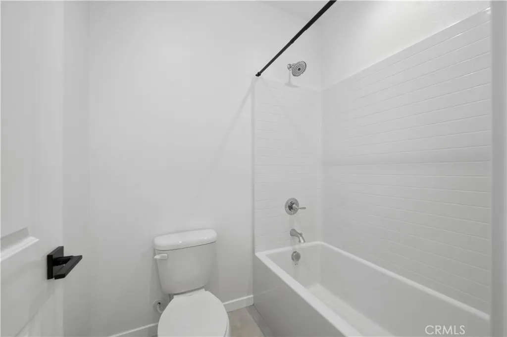 Guest full bath upstairs