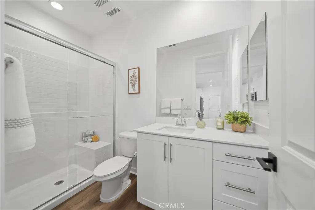 Full guest bath main level