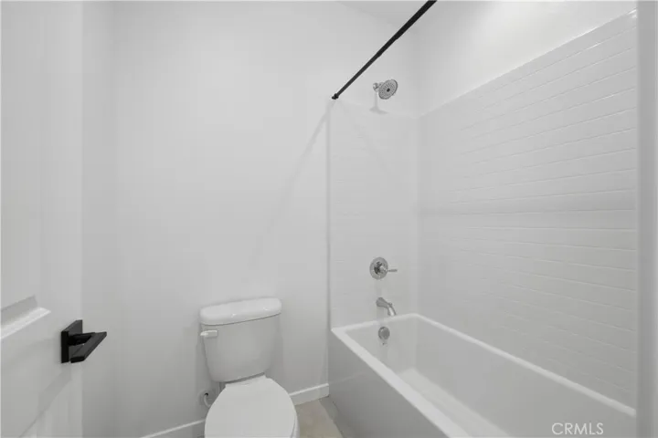 Guest full bath upstairs