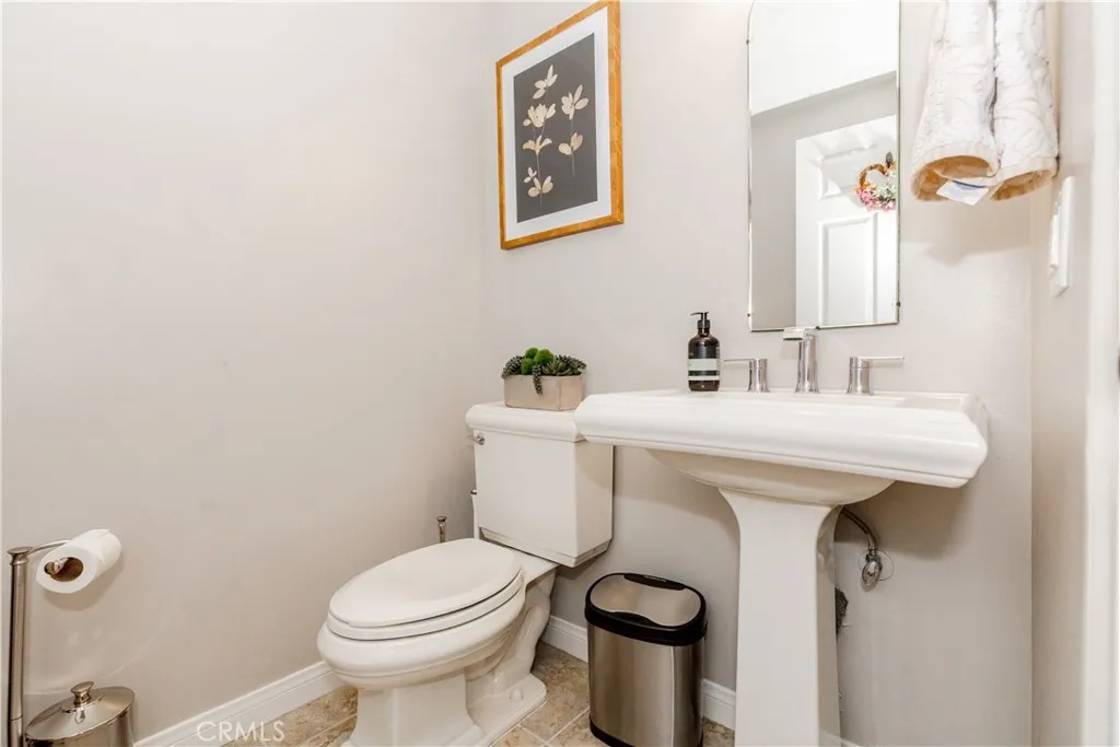 Powder room

