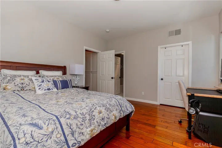 Secondary bedroom
