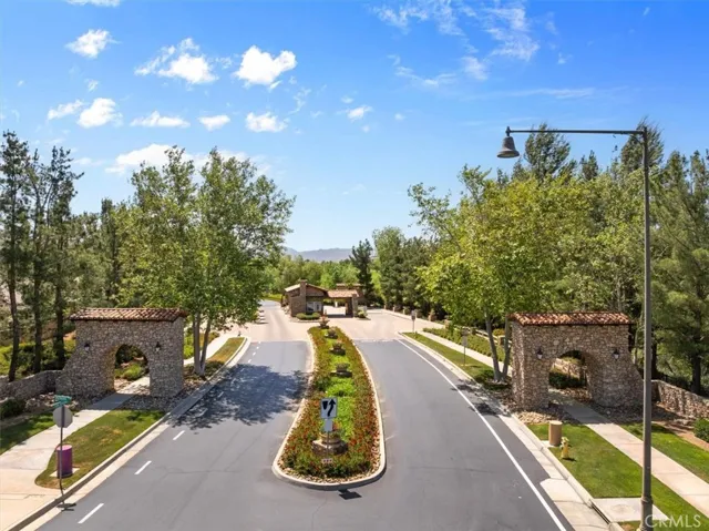 Spectacular Entrance to Four Seasons