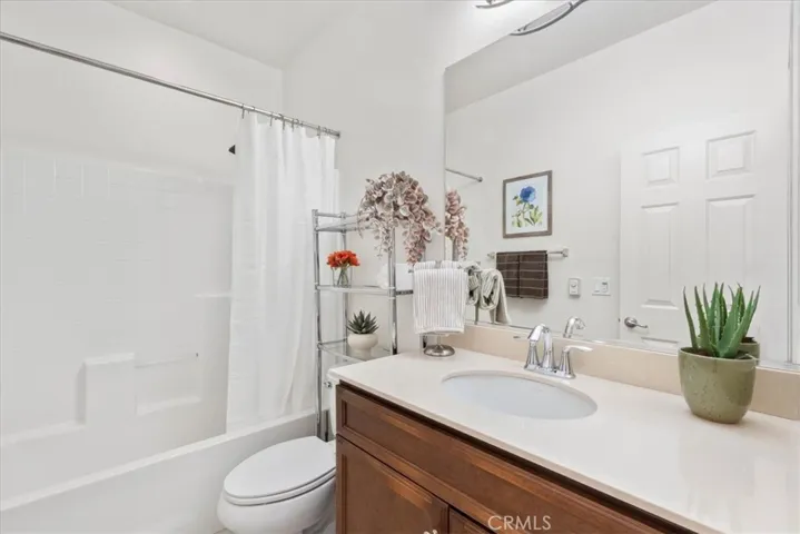 Guest Bathroom with tub-shower combo