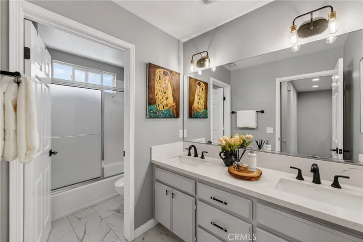 Hallway Full Bath