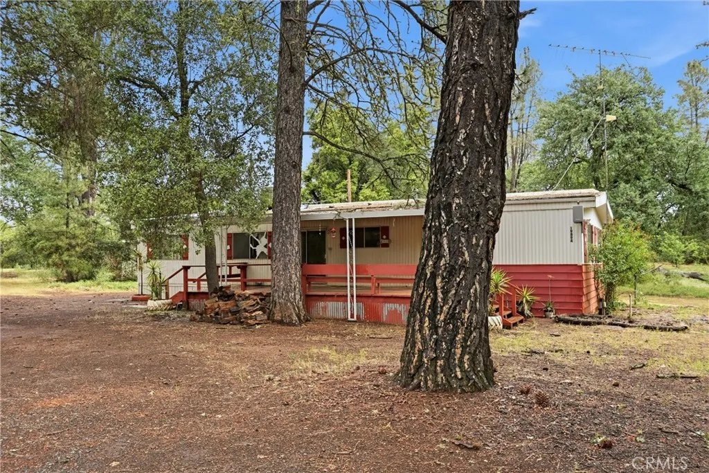 There is a 2bdrm, 2 ba mobile home on the property close to the Black Bass Pass entrance.  The home is in rough condition, however, it could be cleaned, repaired and used at least temporarily.  The septic has been recently inspected and upgraded by Wheelen Engineering.  Documents available.