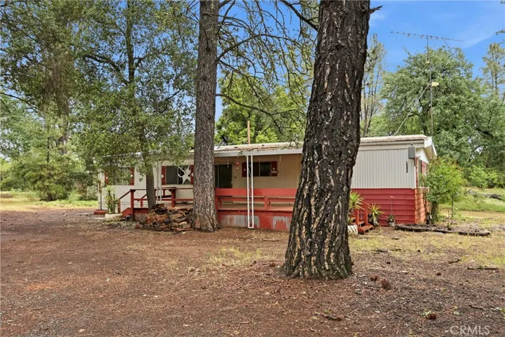 There is a 2bdrm, 2 ba mobile home on the property close to the Black Bass Pass entrance.  The home is in rough condition, however, it could be cleaned, repaired and used at least temporarily.  The septic has been recently inspected and upgraded by Wheelen Engineering.  Documents available.