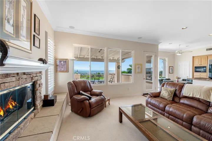 Family Room with extraordinary VIEWS