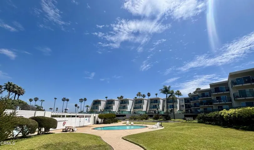 3101 Peninsula & pool