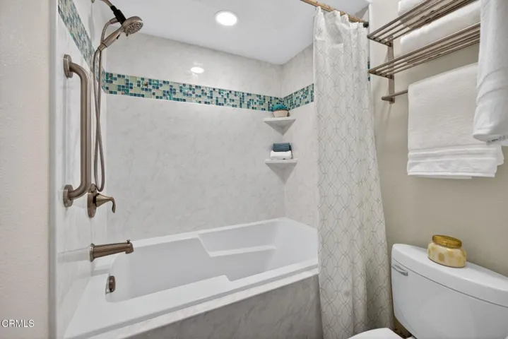 Primary bathtub/shower