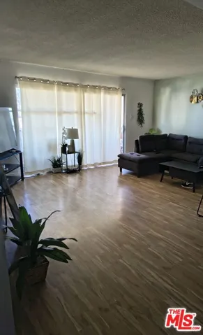 855 Victor Avenue 305, Inglewood, California 90302