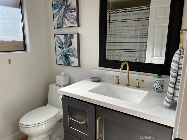 Secondary bathroom with new cabinet