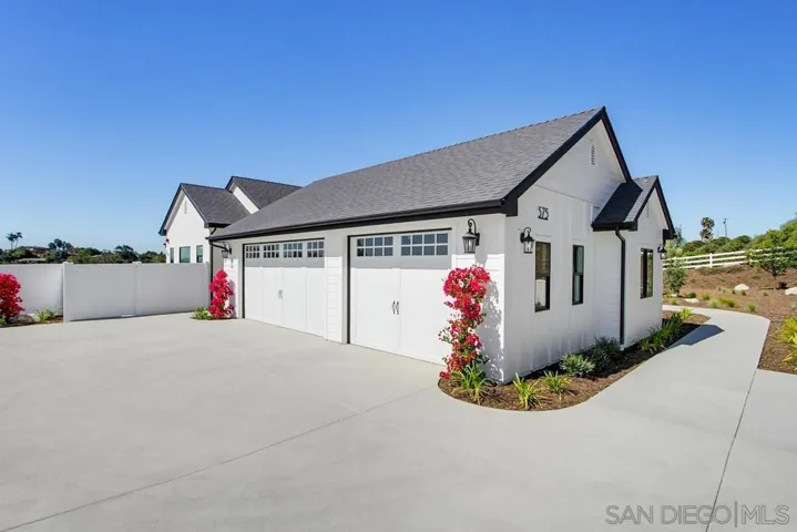 Parking Lot/Garage
