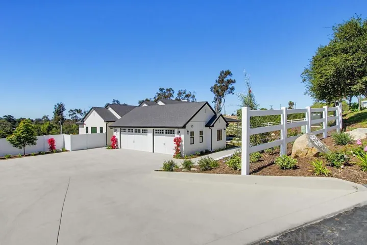 Parking Lot/Garage