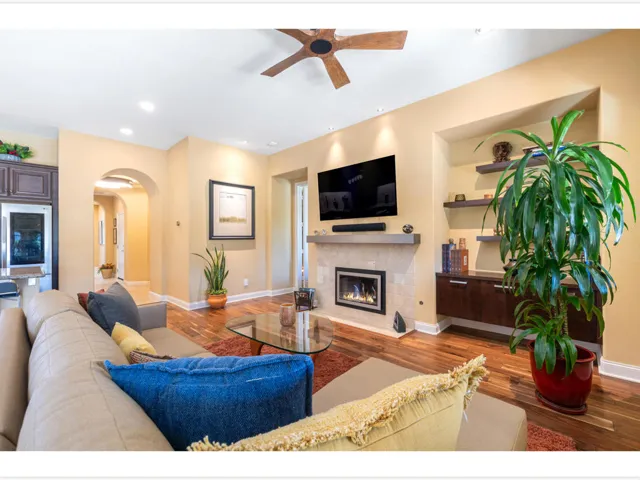 007 Living Room (00002)