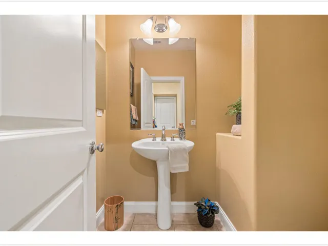 026 Half Bath (00002)