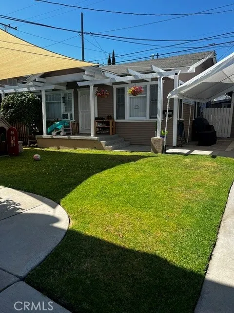 3337 E 15th