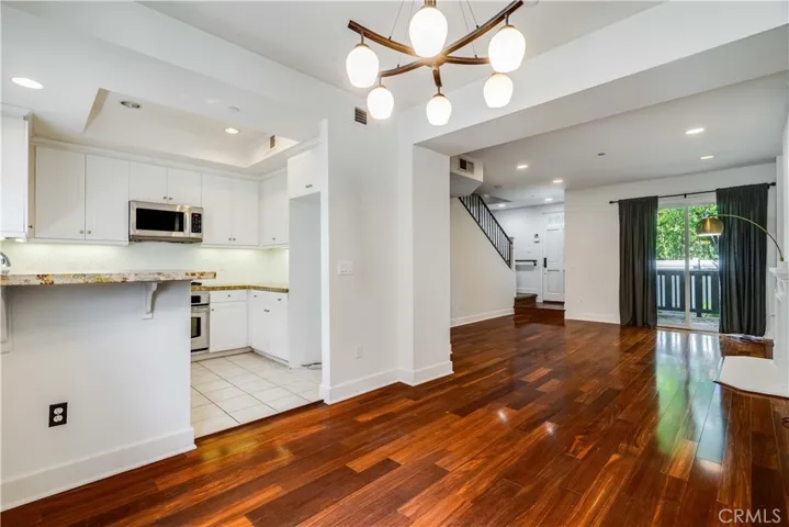 6300 Honolulu 205, La Crescenta, California 91214