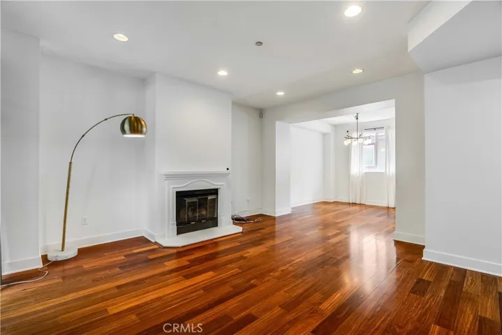 6300 Honolulu 205, La Crescenta, California 91214