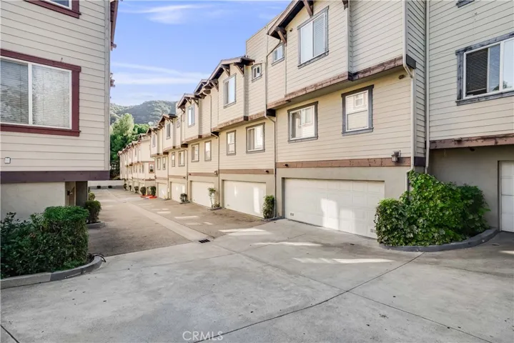 6300 Honolulu 205, La Crescenta, California 91214