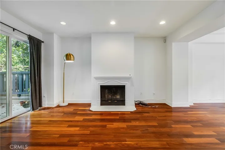 6300 Honolulu 205, La Crescenta, California 91214