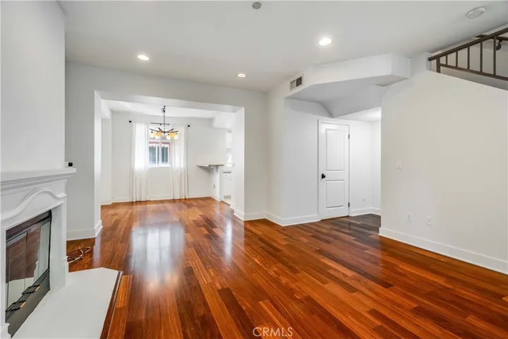 6300 Honolulu 205, La Crescenta, California 91214
