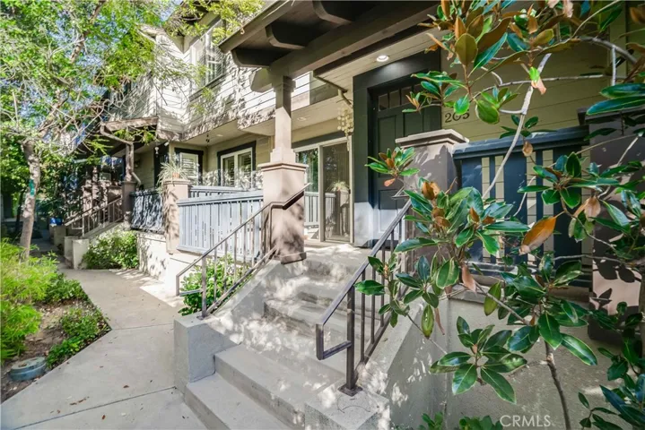 6300 Honolulu 205, La Crescenta, California 91214