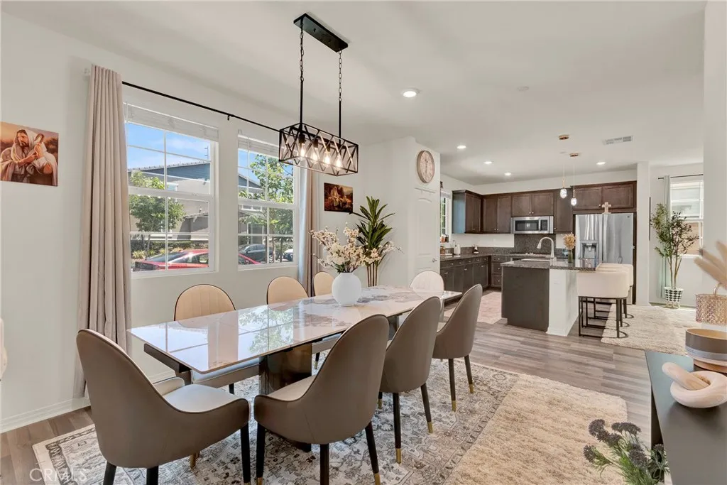  Dining room opens to kitchen