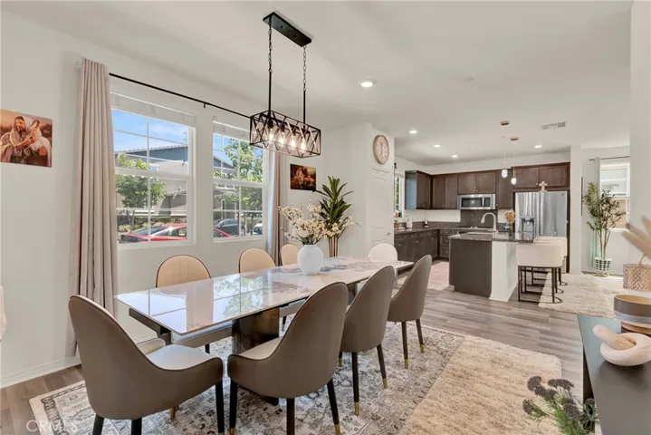 Dining room opens to kitchen