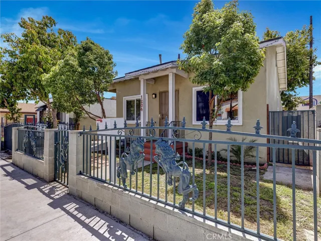 1204 E Smith, Long Beach, California 90806
