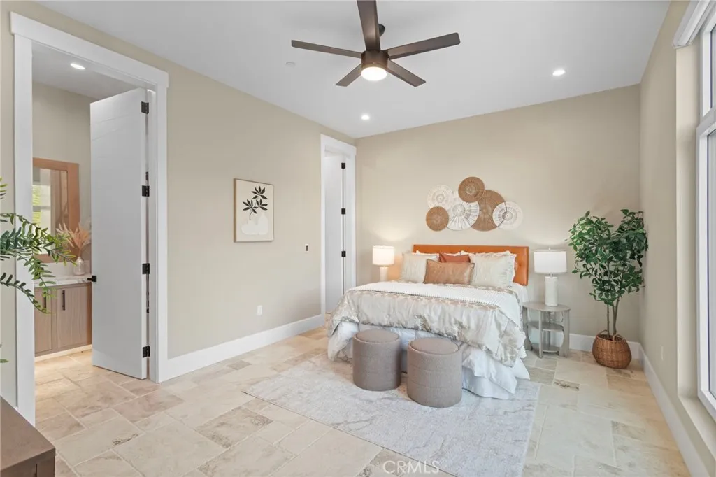 Guest bedroom/ First floor