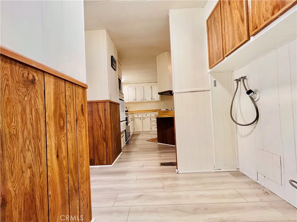 Laundry room - view 2