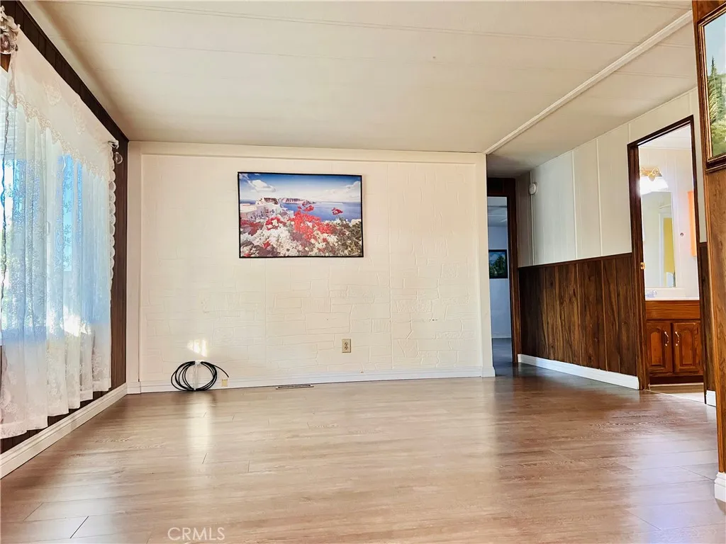 Living room - view 4
