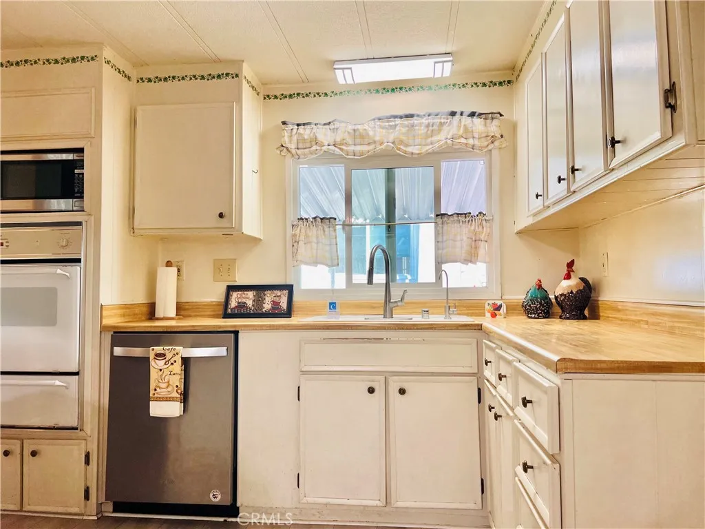 Kitchen - view 9