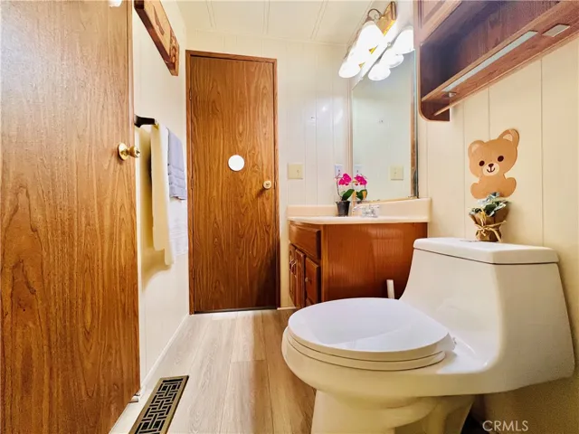 2nd bathroom - view 2