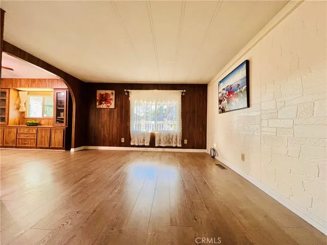 Living room - view 1