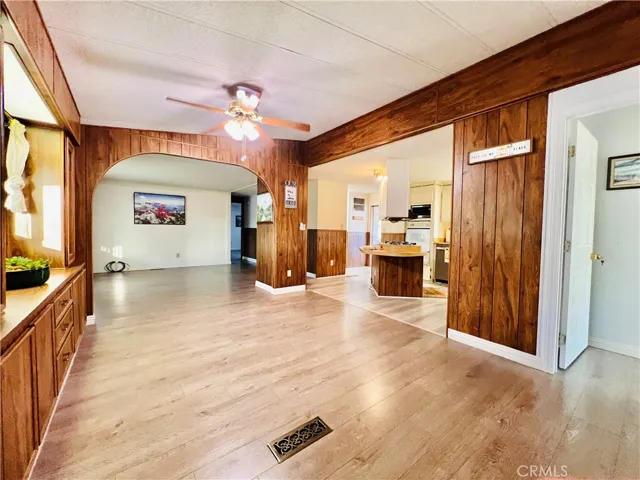 Living room - view 6