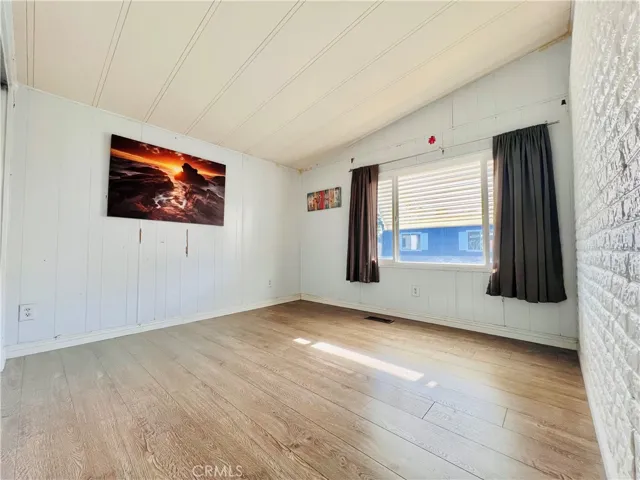 4th room - view 1