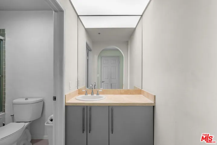 620 S Gramercy Place 222, Los Angeles, California 90005