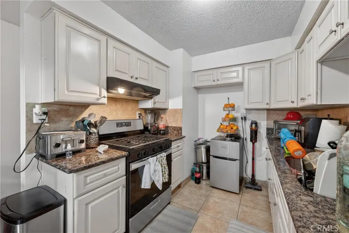 2211 S Fairview, Santa Ana, California 92704