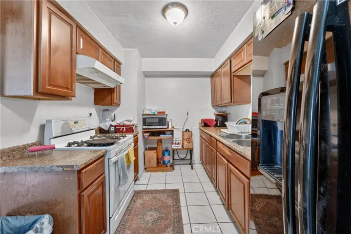 2211 S Fairview, Santa Ana, California 92704