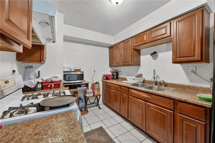 2211 S Fairview, Santa Ana, California 92704
