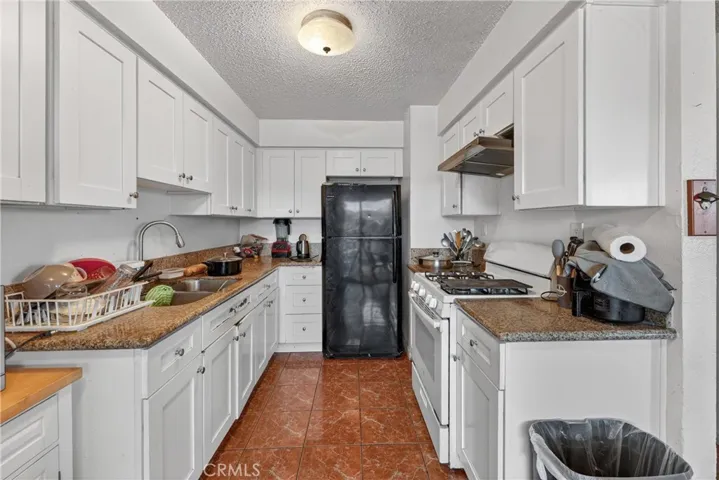 2211 S Fairview, Santa Ana, California 92704