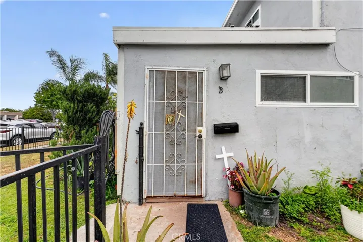 2211 S Fairview, Santa Ana, California 92704